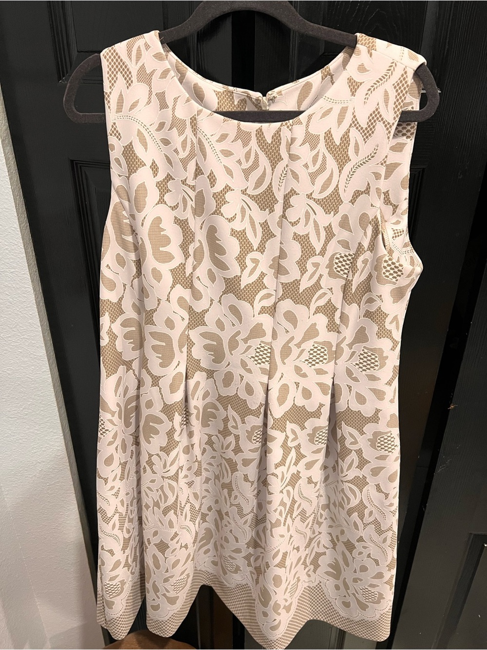 Sleeveless Floral Lace Shift Dress - Cream Taupe